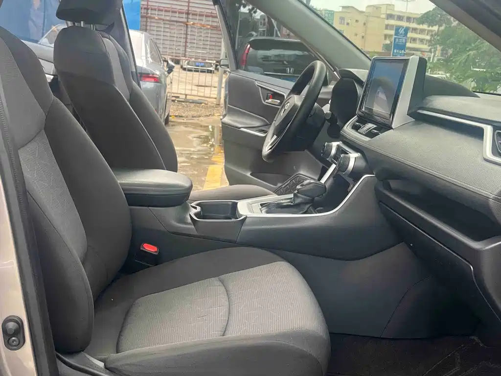 Toyota RAV4 — миниатюра 18