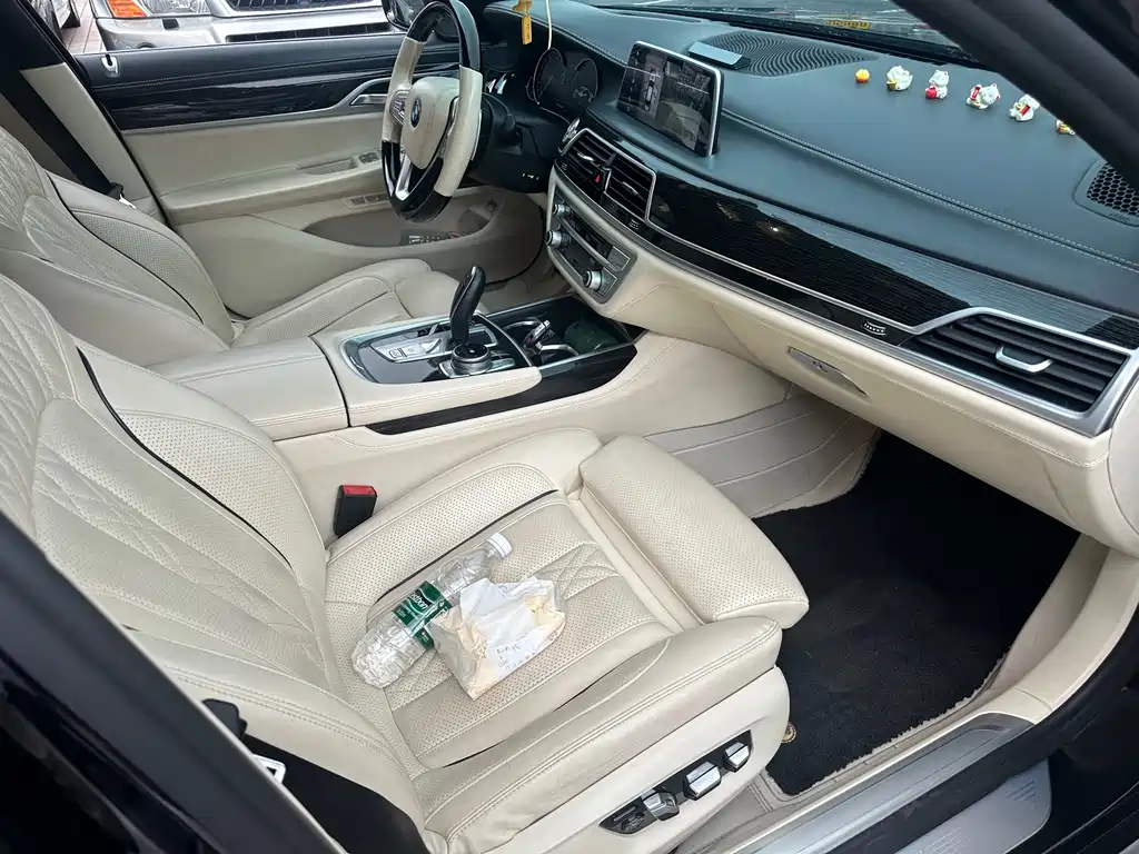 BMW 7 Series — миниатюра 5