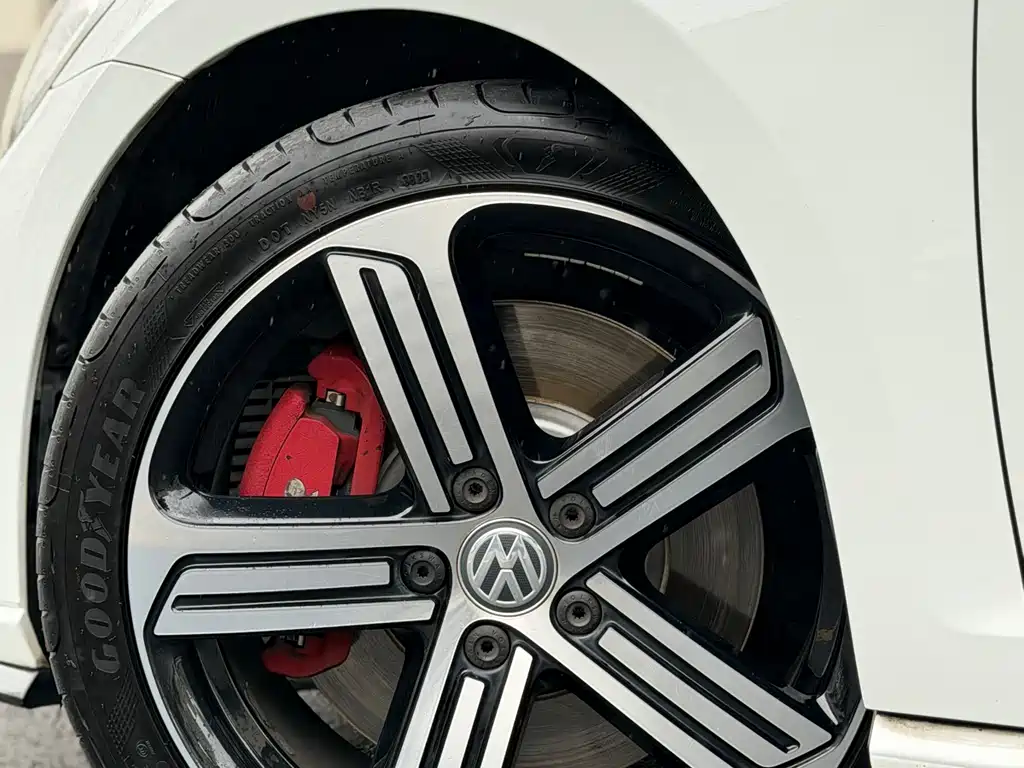 Volkswagen Golf 2017 2.0TSI R