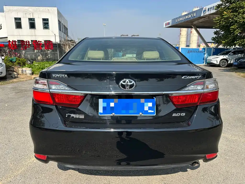 TOYOTA CAMRY