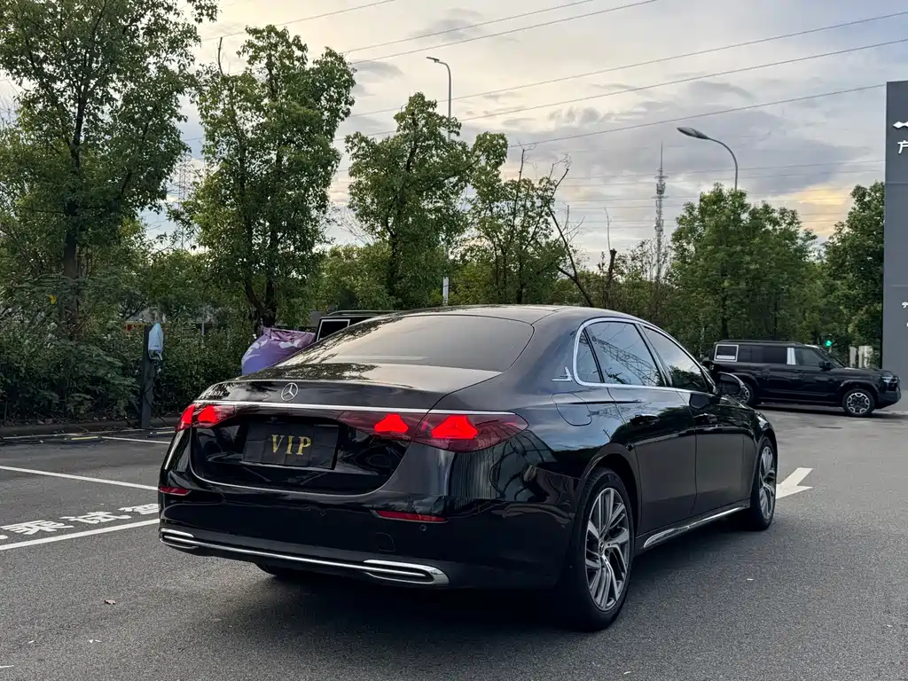 Mercedes-Benz E-Class — миниатюра 20
