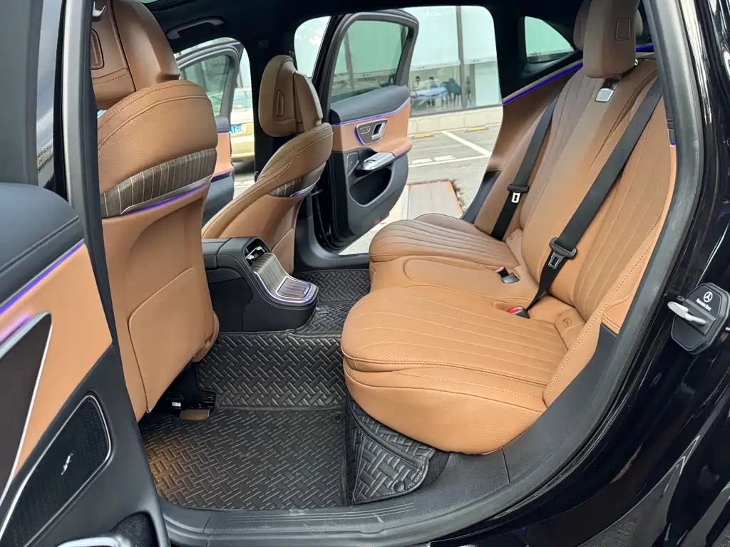 Mercedes-Benz E-Class — миниатюра 11