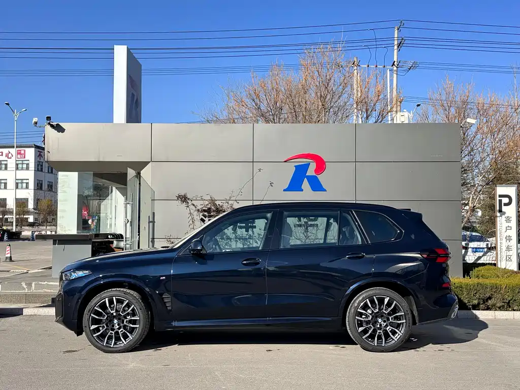 BMW X5 2025 xDrive 40Li M Sport