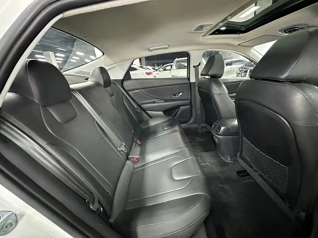 Hyundai Elantra — миниатюра 14