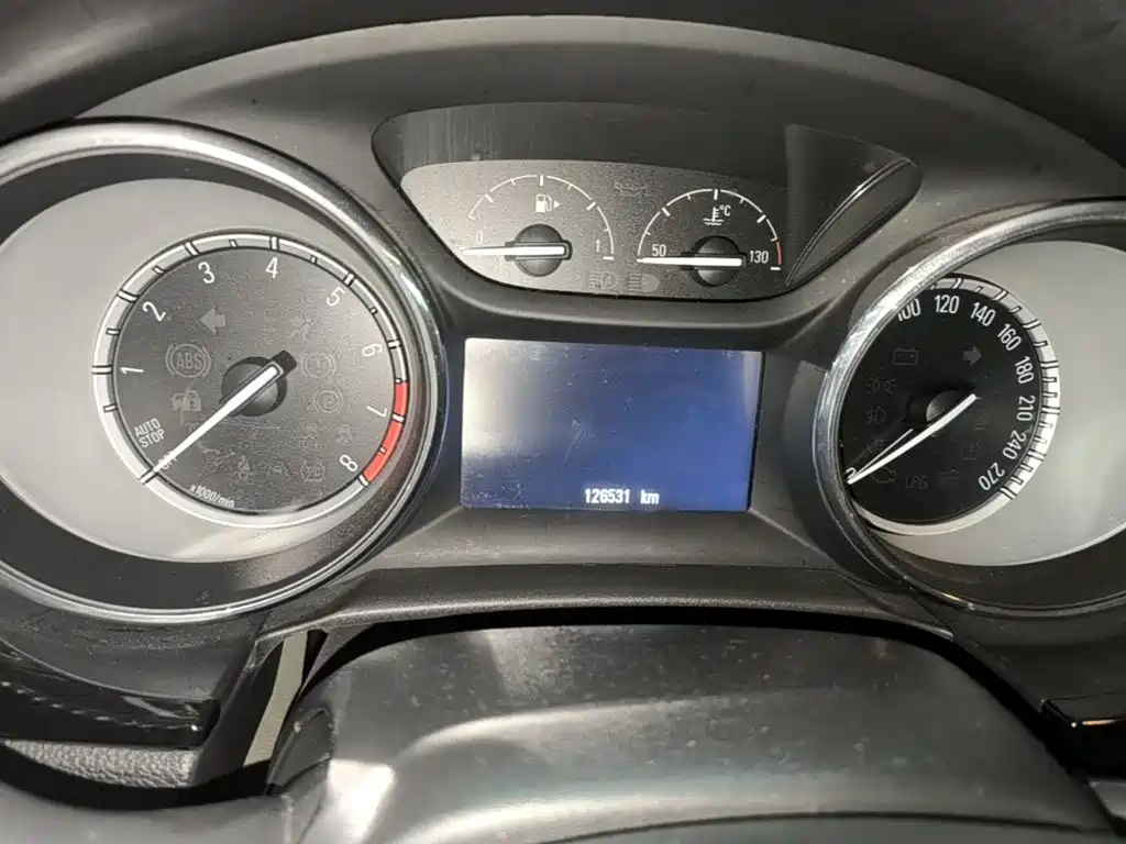 Buick Verano — миниатюра 12