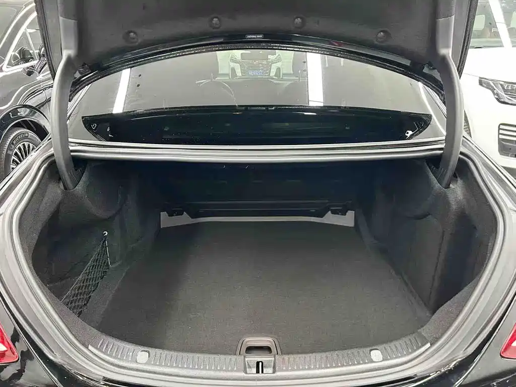 Mercedes-Benz E-Class — миниатюра 20