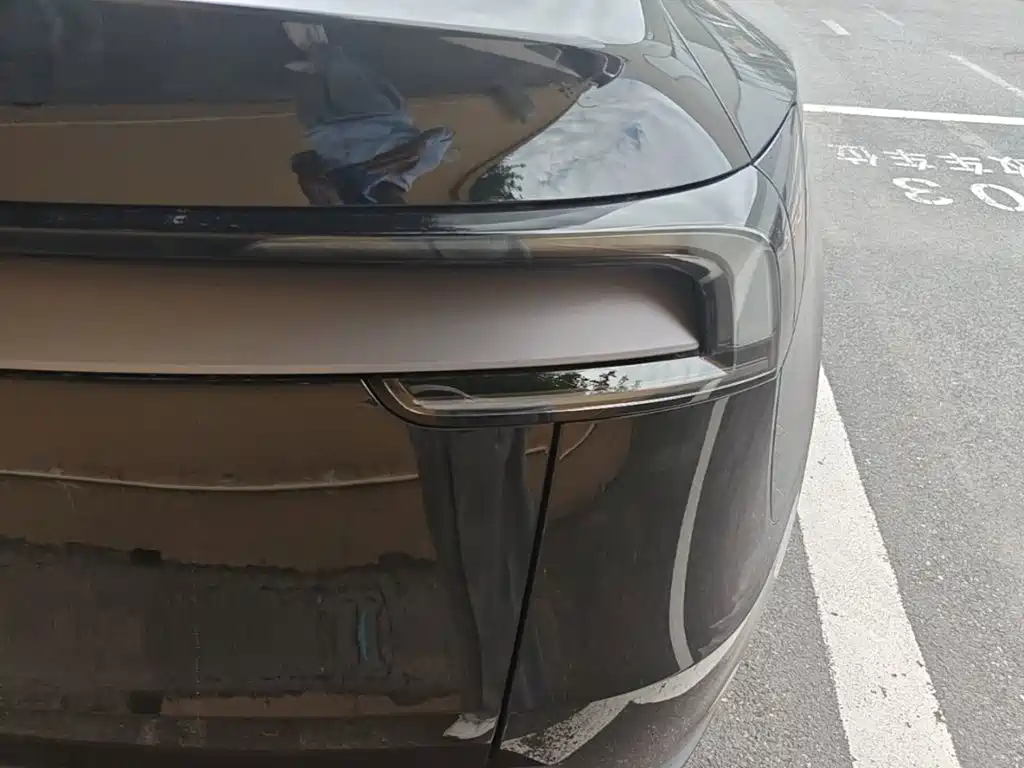 Tesla Model Y — миниатюра 8