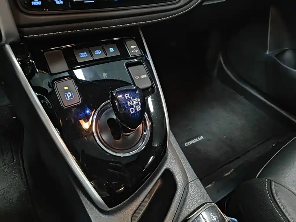 Toyota Corolla Hybrid — миниатюра 14