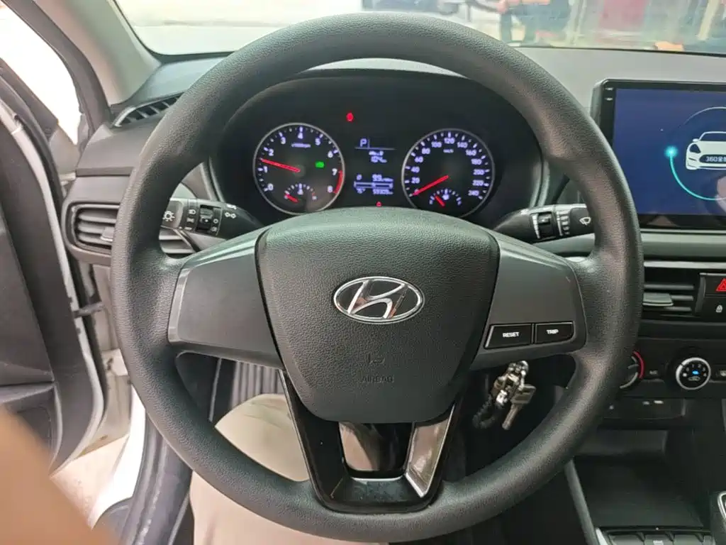 Hyundai Elantra — миниатюра 11