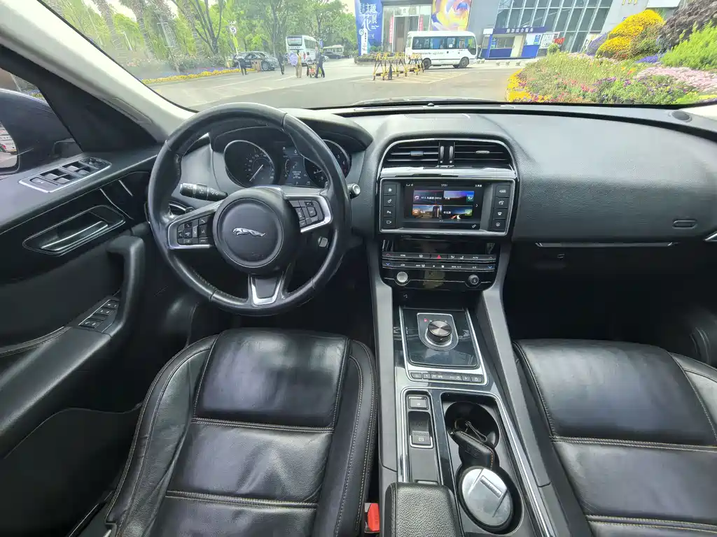 Jaguar F-Pace 2018 2.0T R-Sport Sport