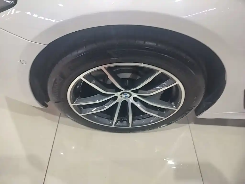 BMW 5 Series New Energy — миниатюра 23