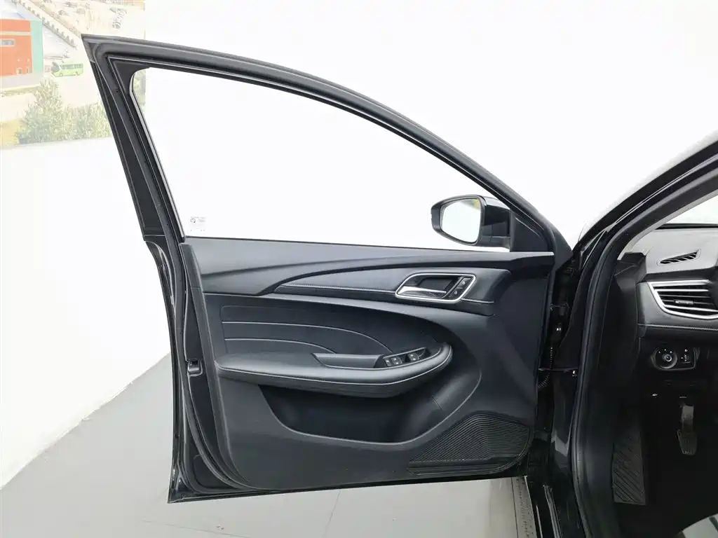 Roewe i5 2020 1.5L MT 4G Flagship