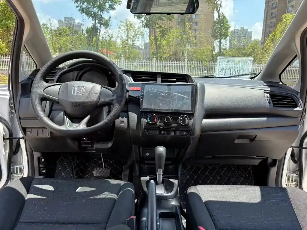 Honda Fit — миниатюра 7
