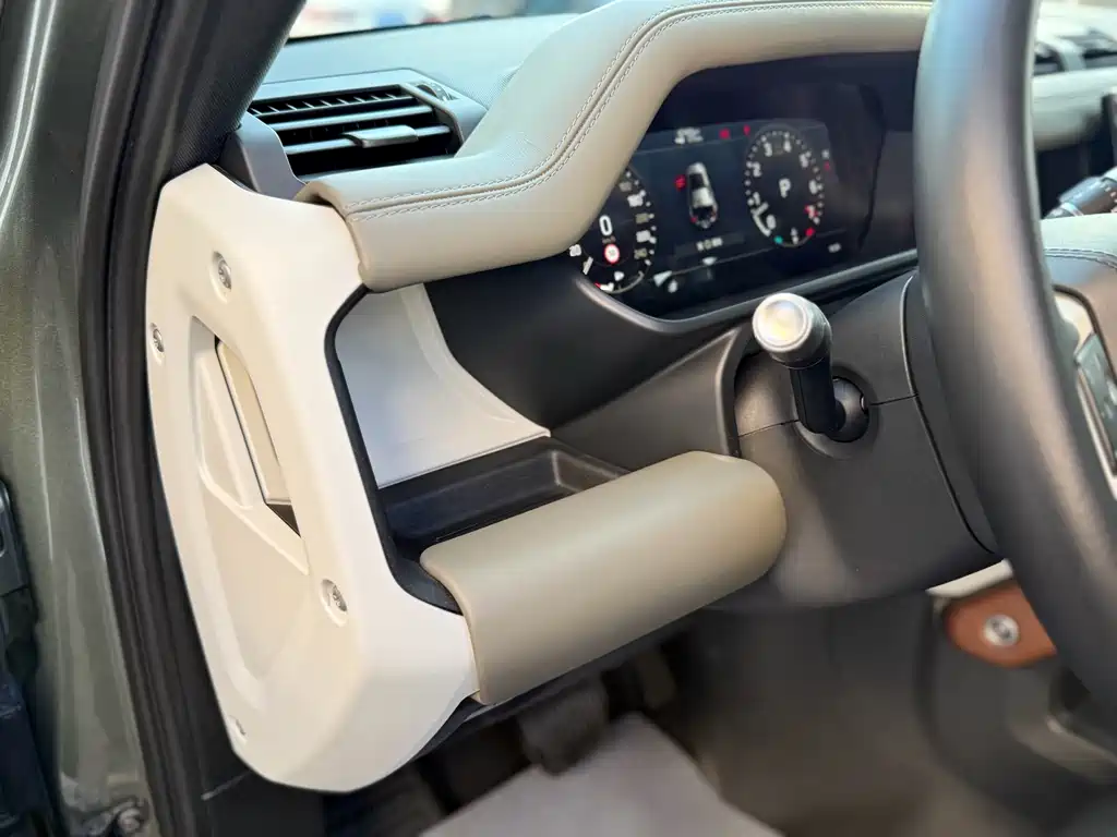 Land Rover Defender — миниатюра 11