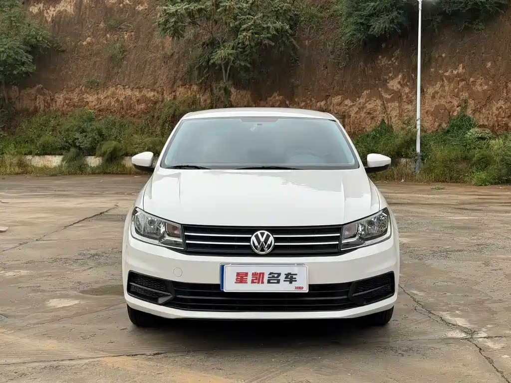 Volkswagen Santana — миниатюра 2