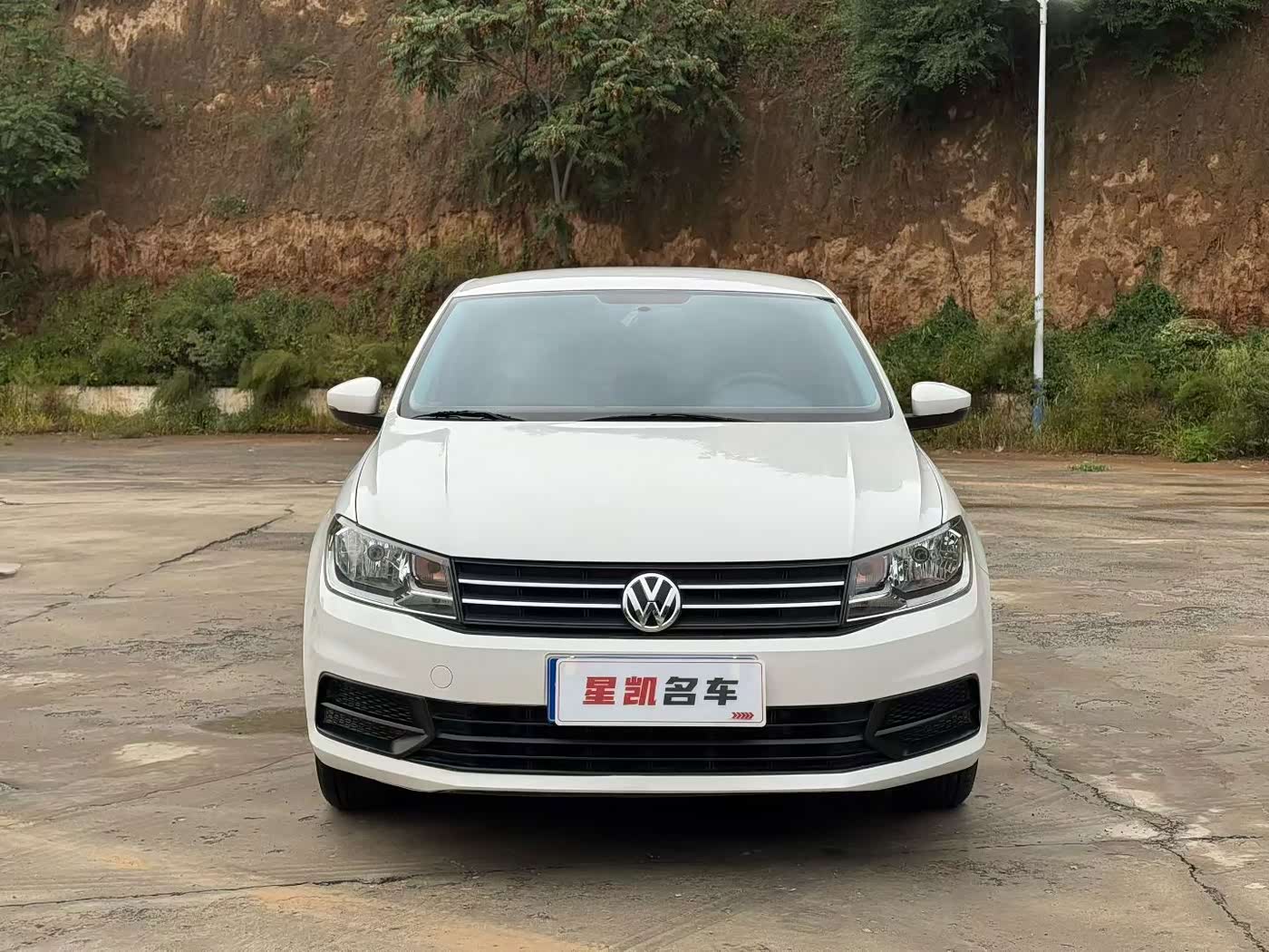 Volkswagen Santana 1.5 л 2021 г. Белый, пробег 40000 км