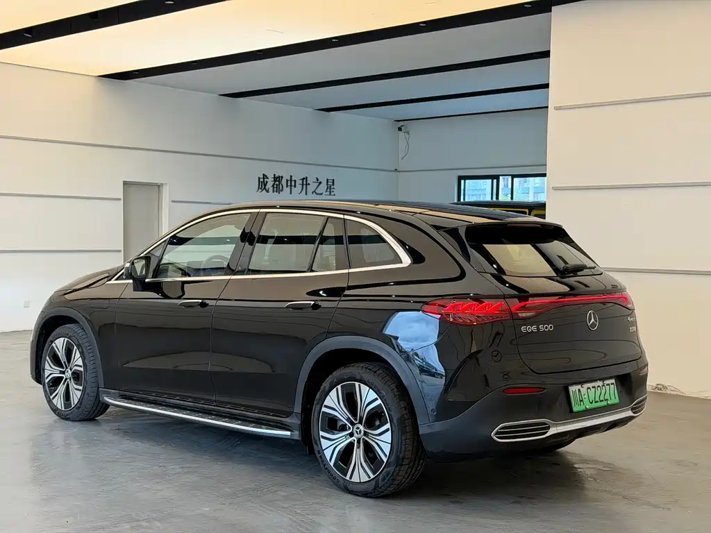 Mercedes-Benz EQE SUV — миниатюра 7