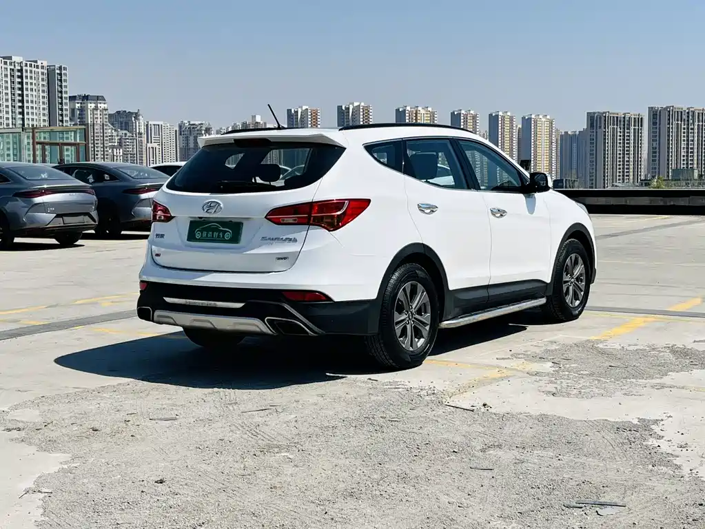 Hyundai Santa Fe 2013 2.4L AT