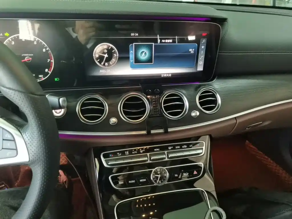 Mercedes-Benz E-Class — миниатюра 13