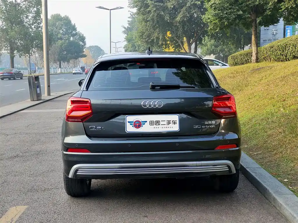 AUDI Q2L E TRON
