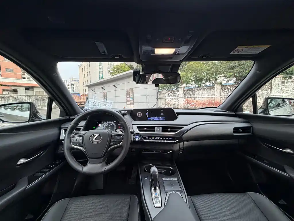 Lexus UX New Energy — миниатюра 6