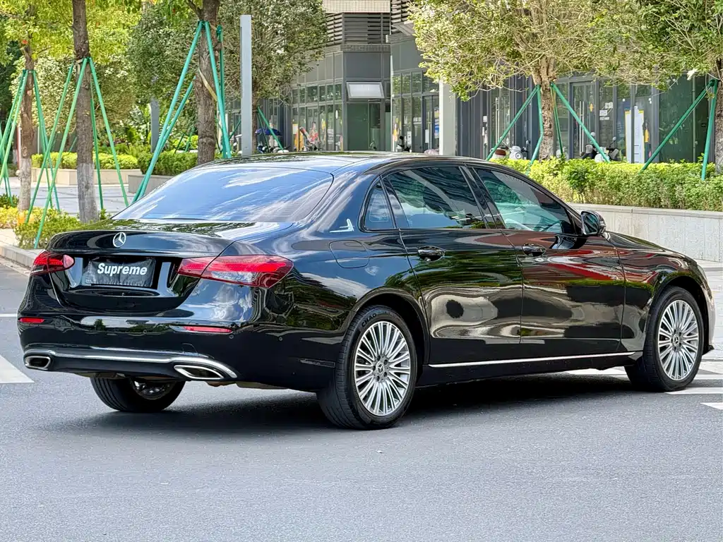 Mercedes-Benz E-Class — миниатюра 9