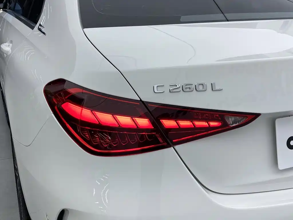 Mercedes-Benz C-Class — миниатюра 6