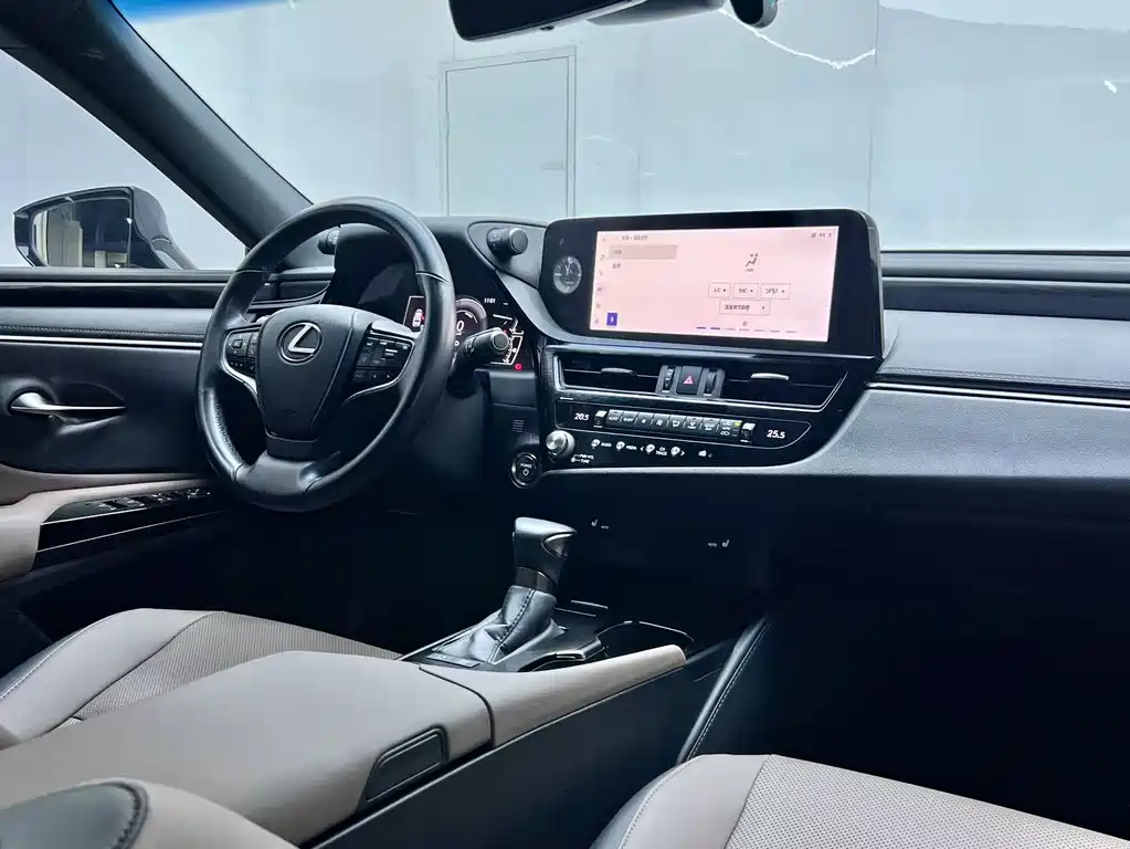 Lexus ES 2022 300h