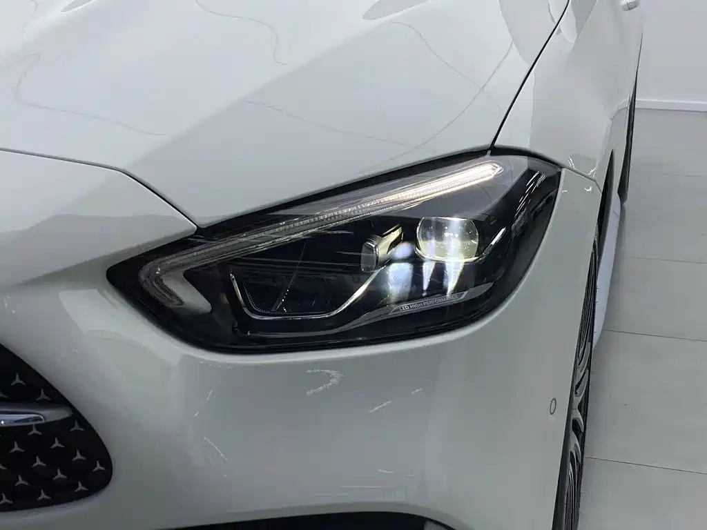 Mercedes-Benz C-Class — миниатюра 5