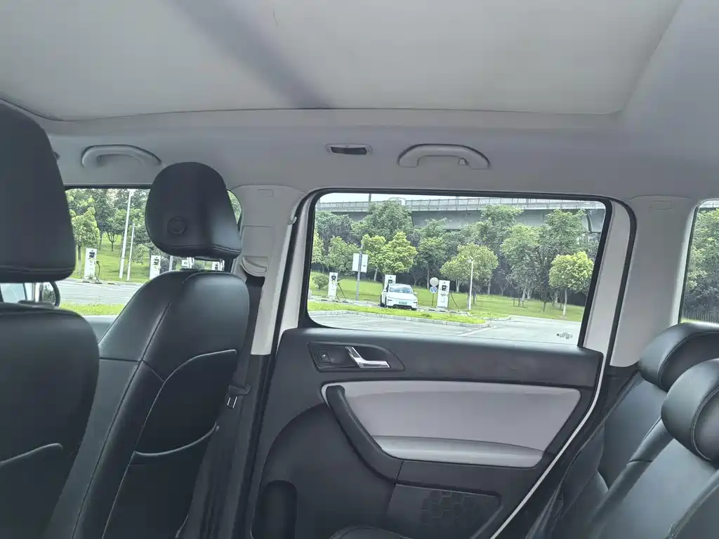 Skoda Yeti TSI280 DSG Forward Edition, фото 5