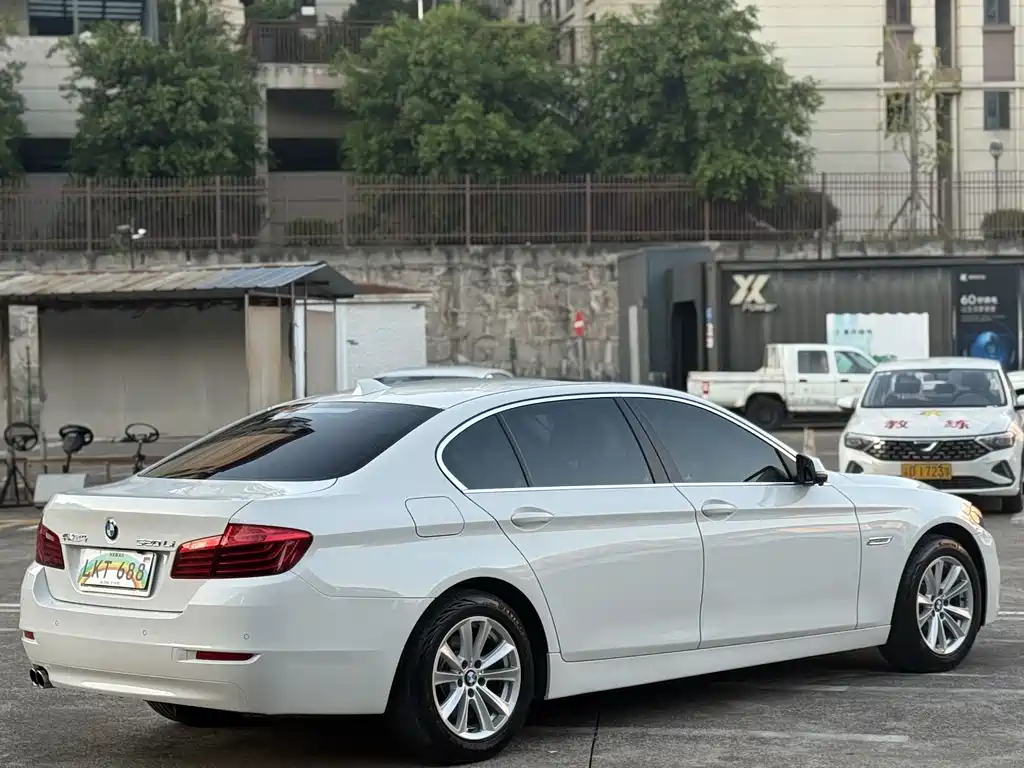 BMW 5 Series — миниатюра 4