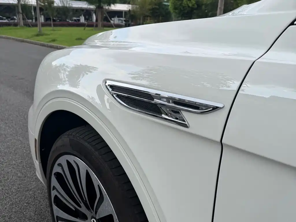 Bentley Bentayga — миниатюра 10