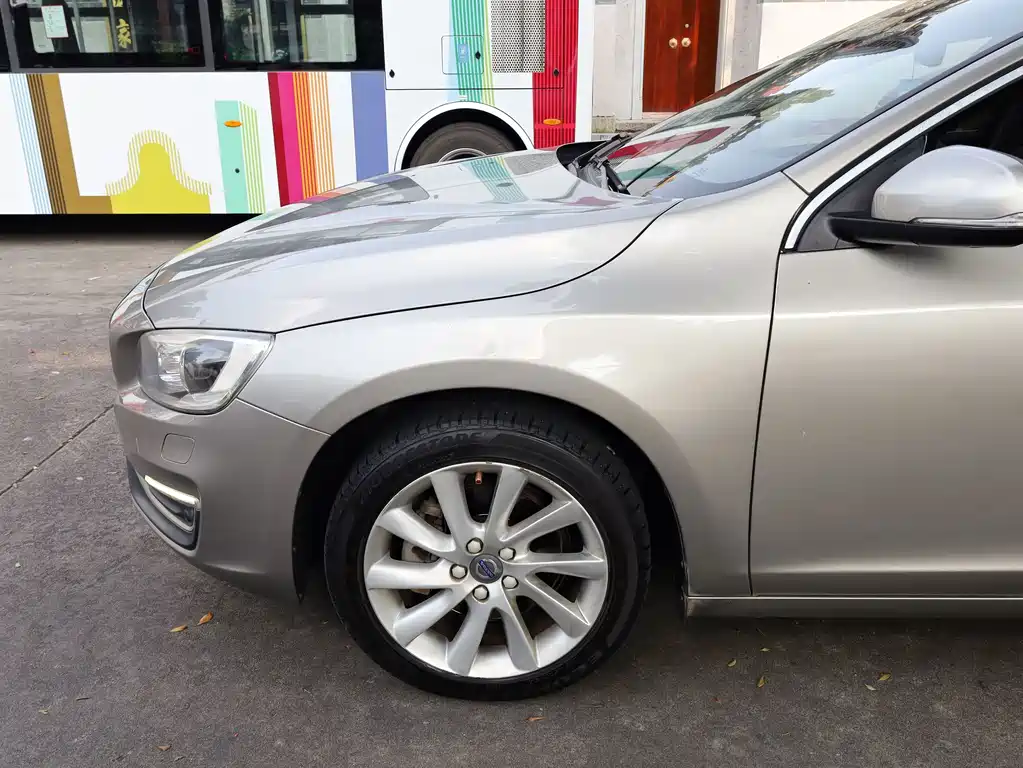 Volvo S60 — миниатюра 28