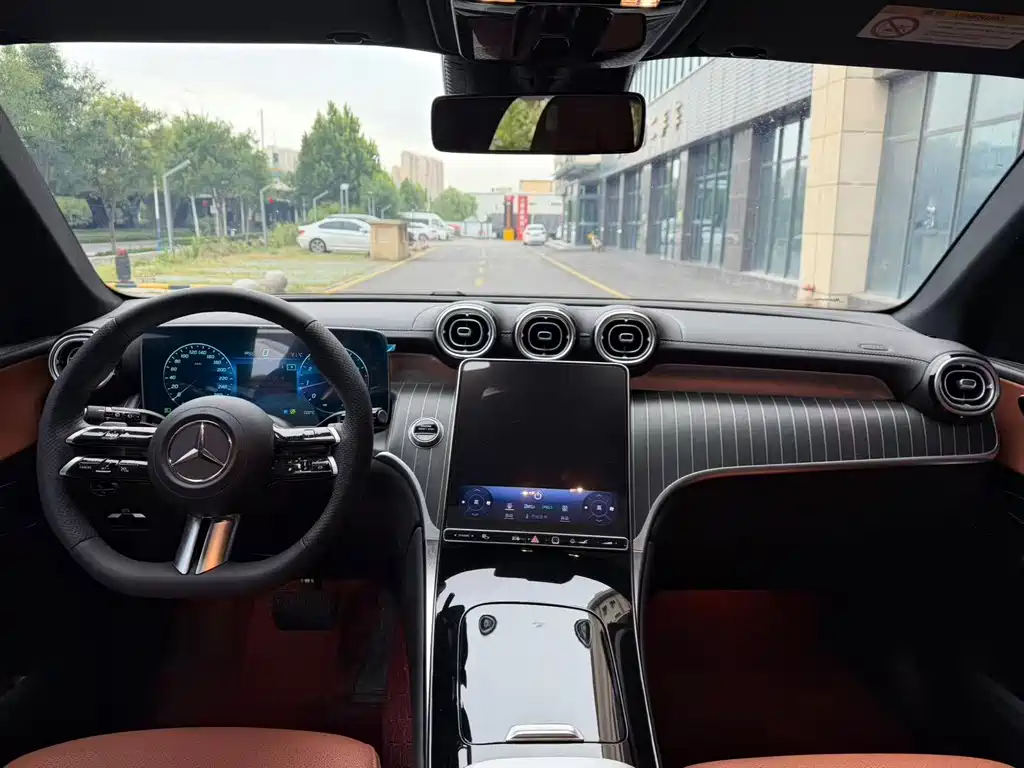 Mercedes-Benz GLC 2023 GLC 300 L 4MATIC 5 мест