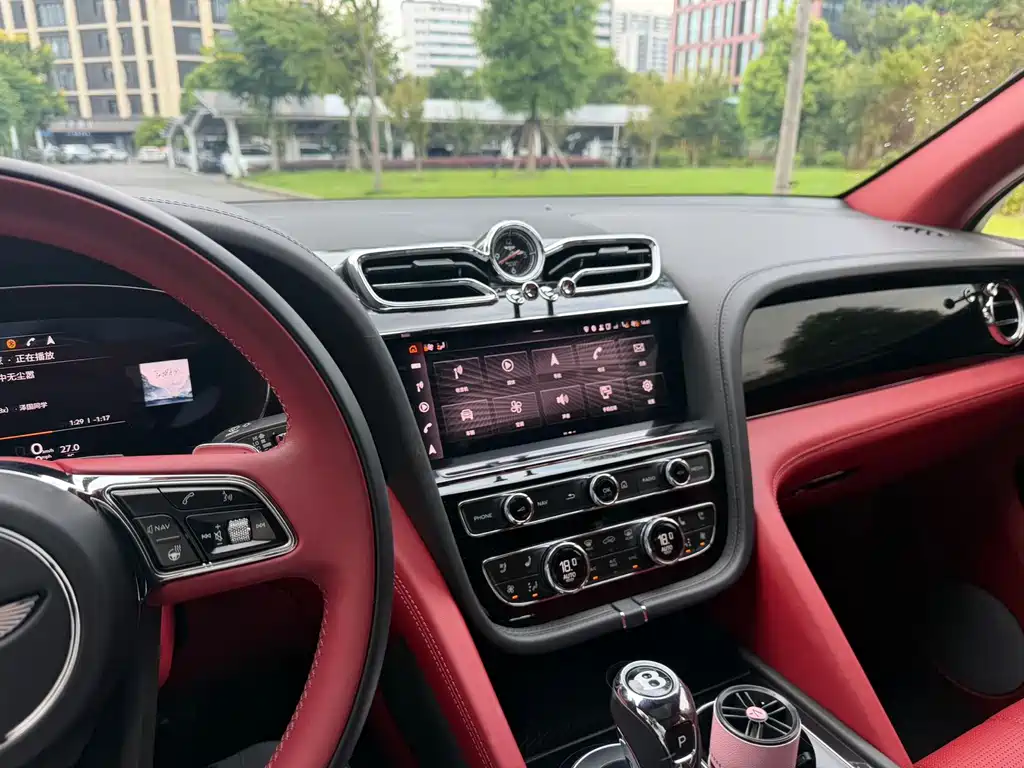 Bentley Bentayga — миниатюра 13