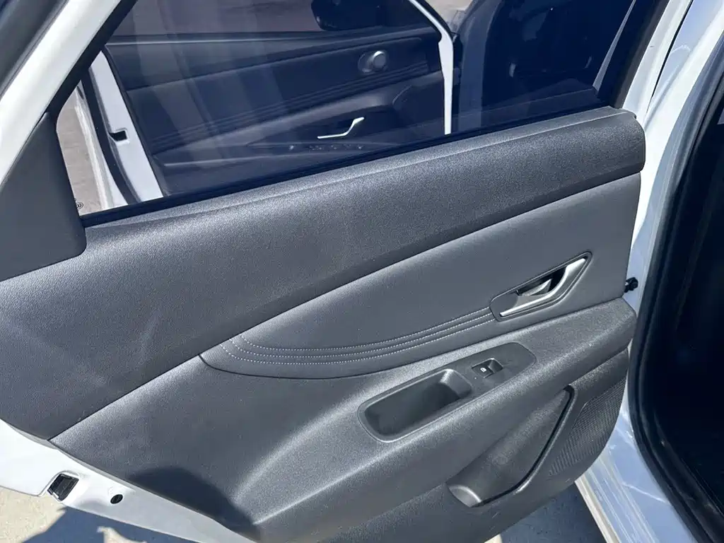Hyundai Elantra — миниатюра 19