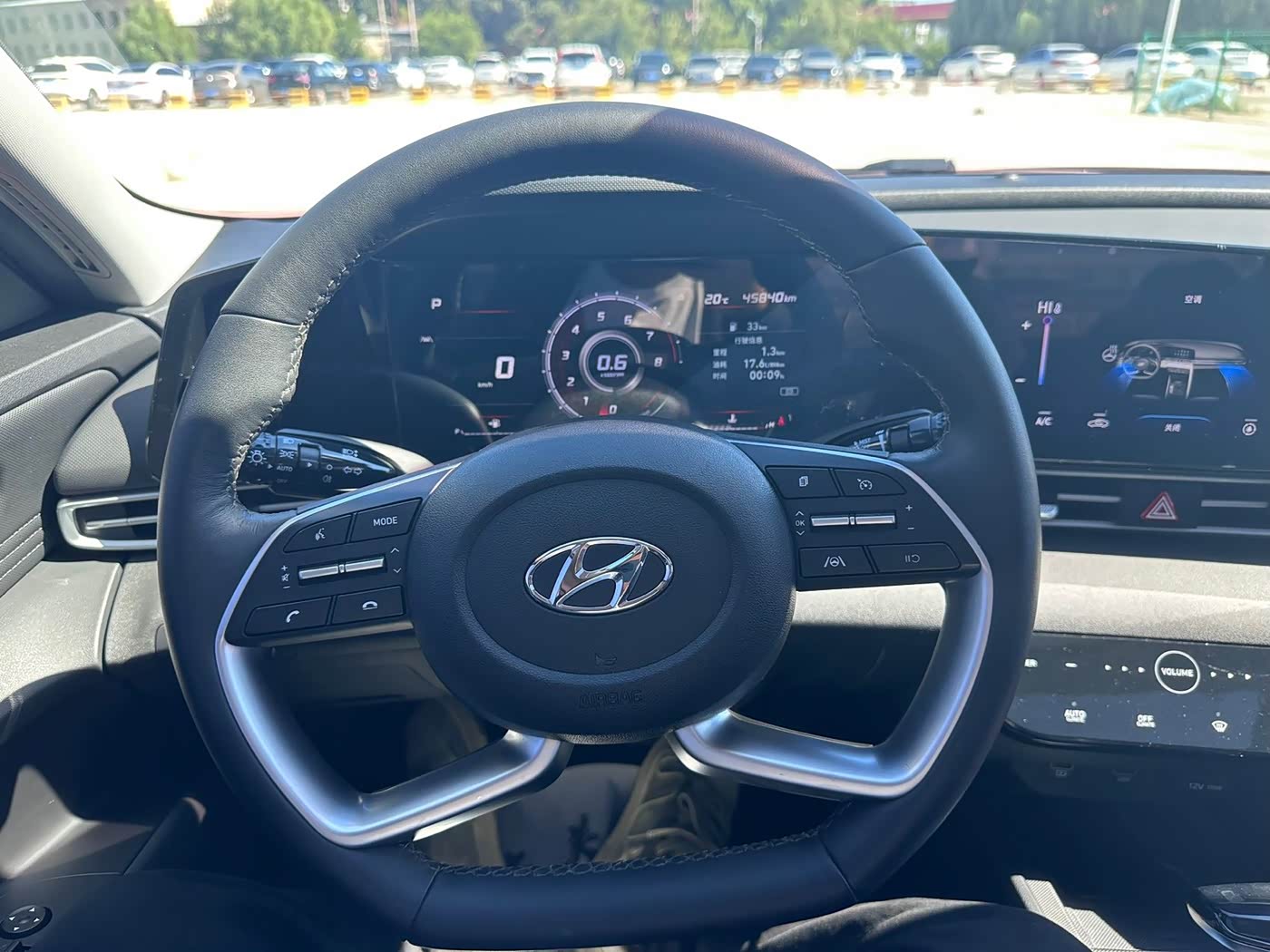 Hyundai Elantra 1.5 л 2022 г. Белый, пробег 45000 км