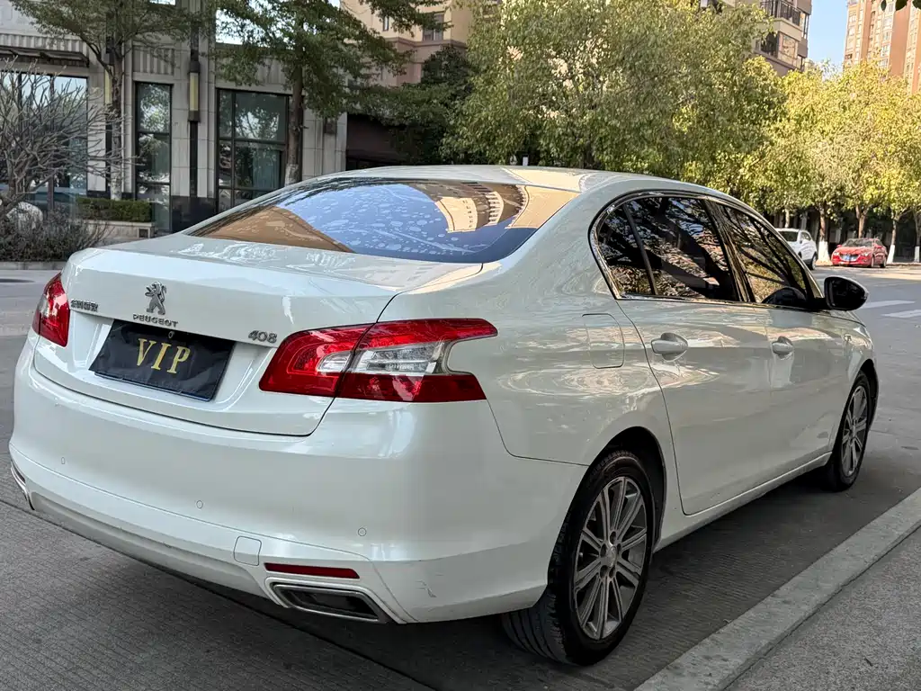 PEUGEOT 408
