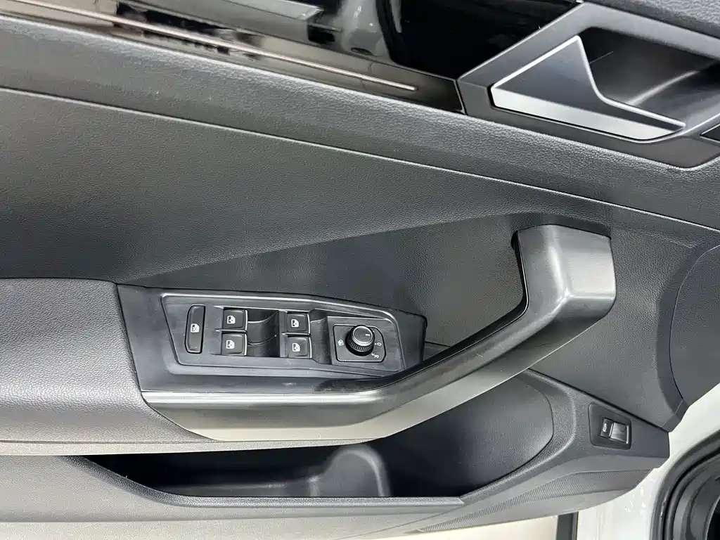 Volkswagen T-Roc 280TSI DSG 2WD Comfort Enjoy PLUS, фото 7