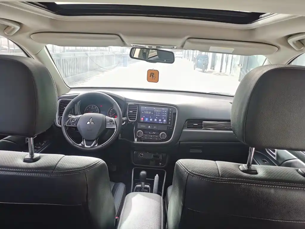 Mitsubishi Outlander — миниатюра 8