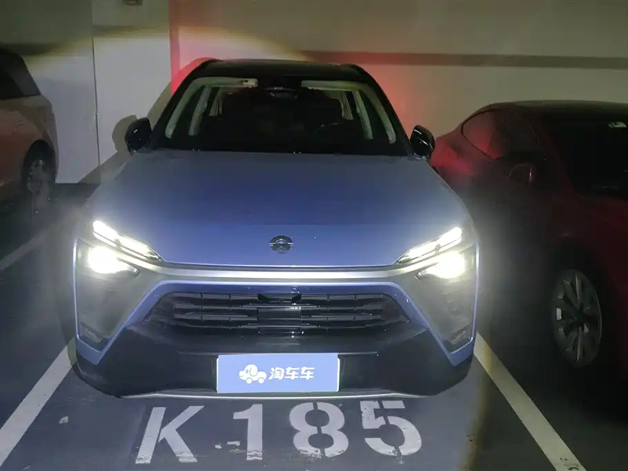 NIO ES8 2018 355KM мест