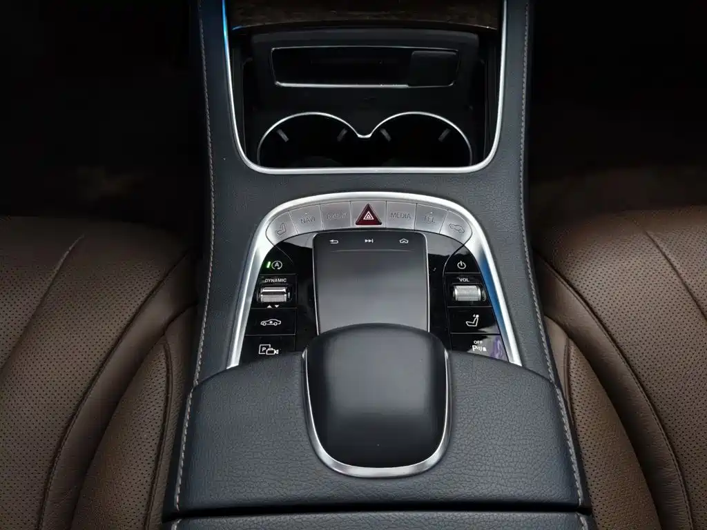 Mercedes-Benz S-Class — миниатюра 12