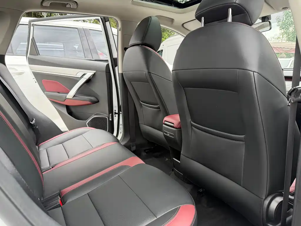Geely Binyue — миниатюра 7