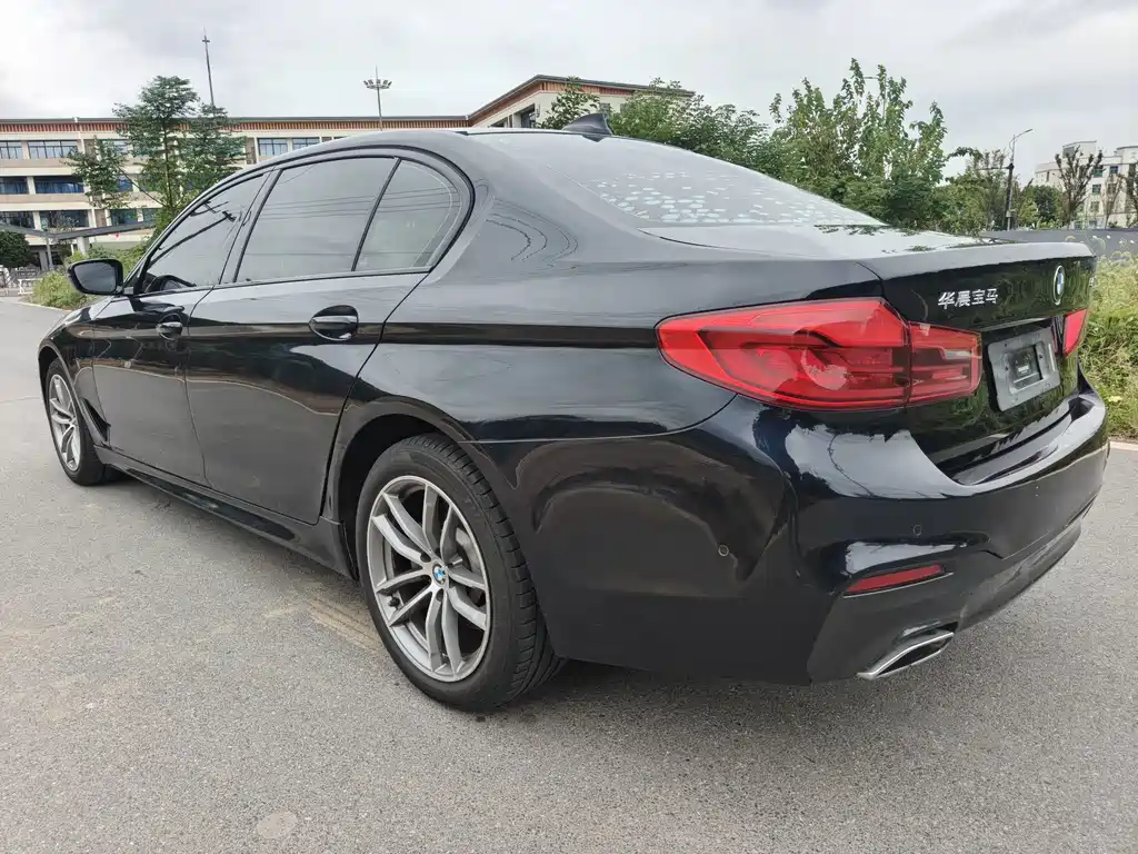 BMW 5 Series — миниатюра 4