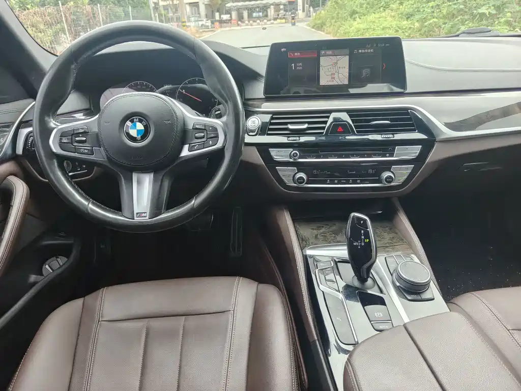 BMW 5 Series — миниатюра 7