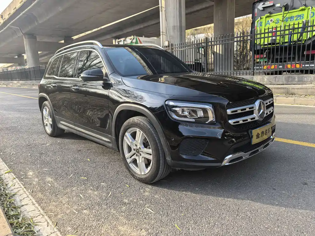 MERCEDES-BENZ GLB