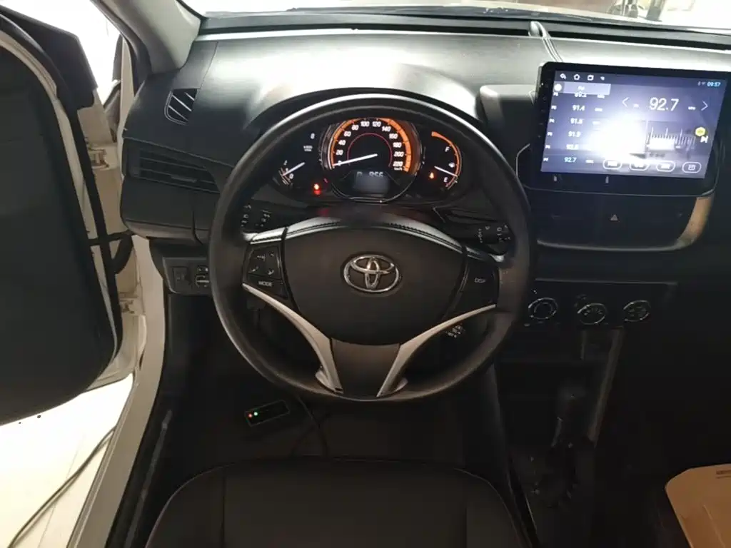 Toyota Yaris L — миниатюра 11