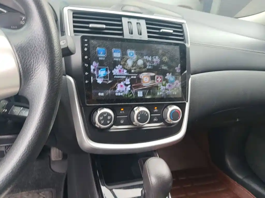 Nissan Tiida — миниатюра 6