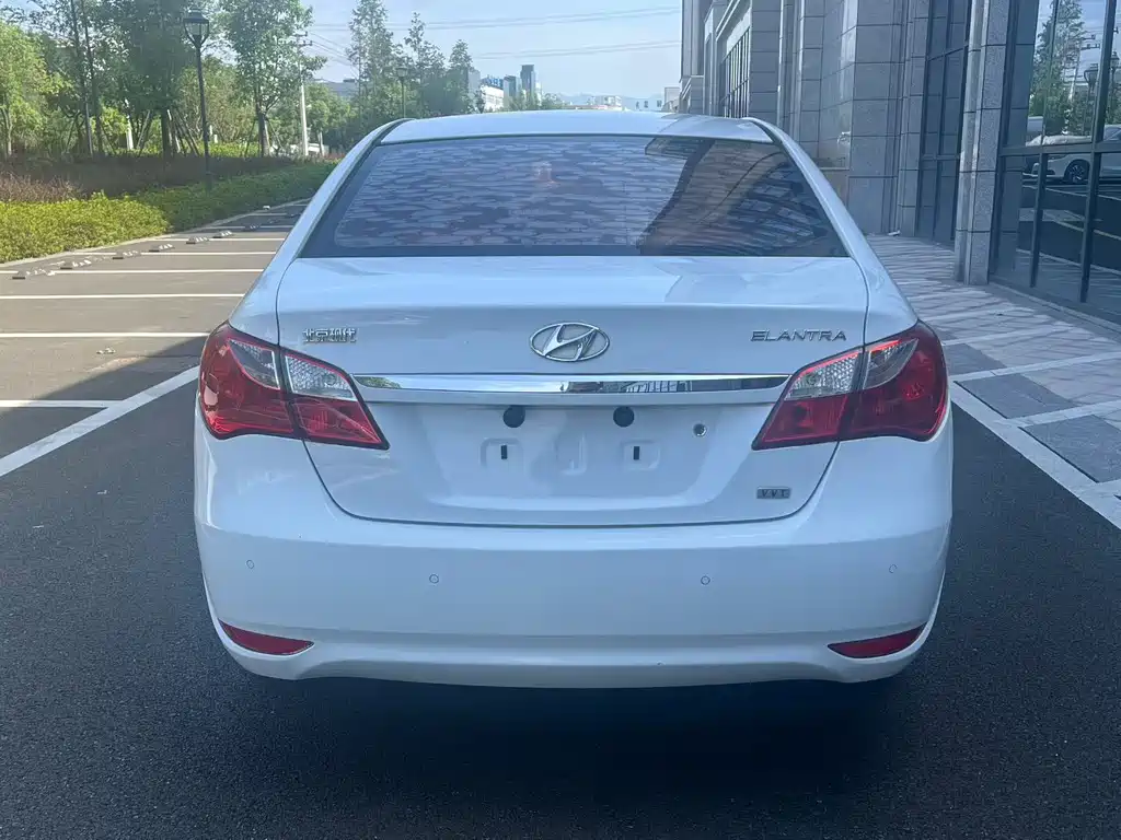 Hyundai Elantra — миниатюра 5