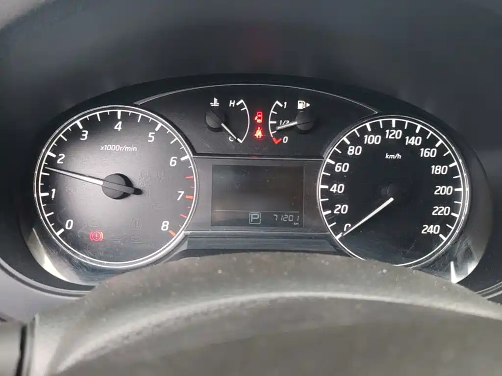 Nissan Tiida — миниатюра 4